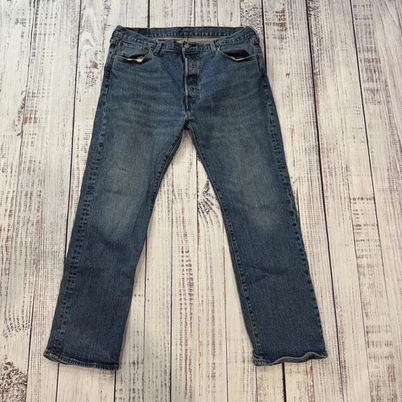 Levi’s 501 Button Fly Men’s Jeans 36x27.5 Straight Fit Medium Blue Blank Red Tab - Picture 1 of 5